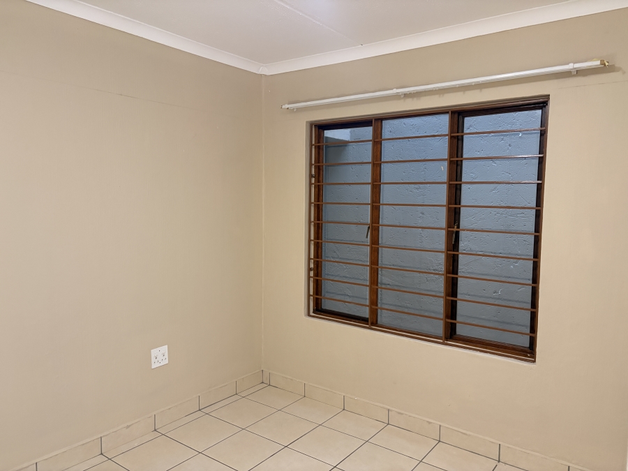 To Let 2 Bedroom Property for Rent in Constantia Kloof Gauteng