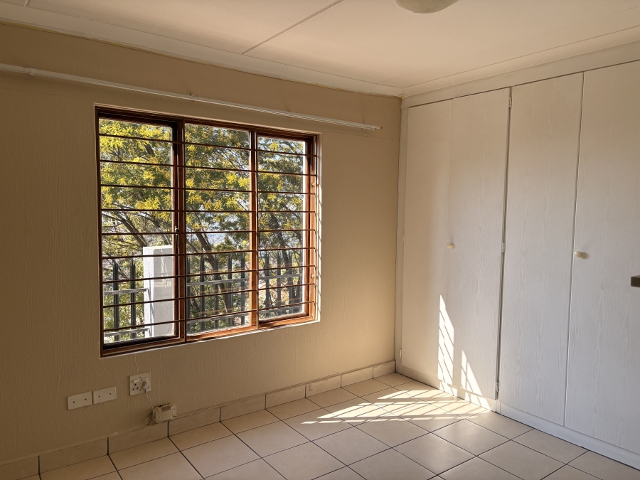 To Let 2 Bedroom Property for Rent in Constantia Kloof Gauteng