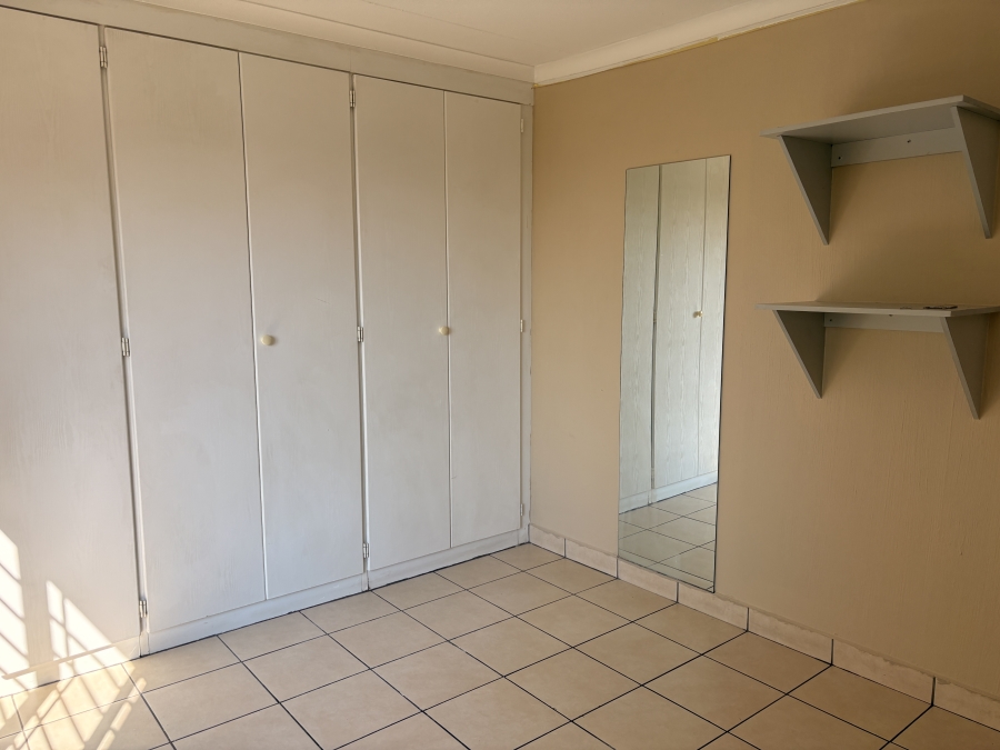 To Let 2 Bedroom Property for Rent in Constantia Kloof Gauteng