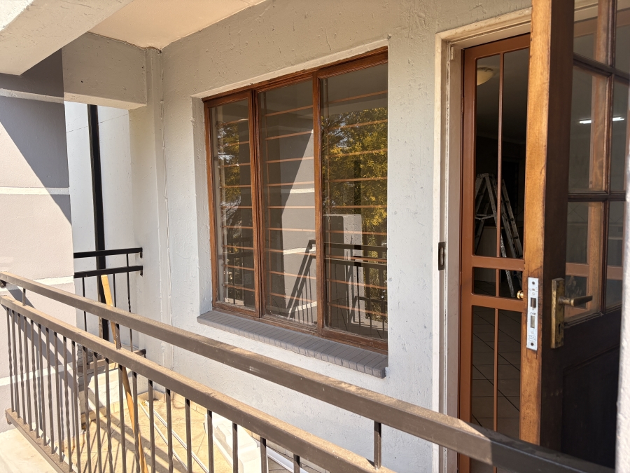 To Let 2 Bedroom Property for Rent in Constantia Kloof Gauteng