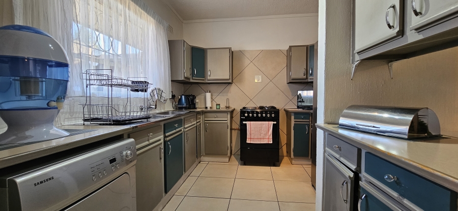 2 Bedroom Property for Sale in Three Rivers Proper Gauteng
