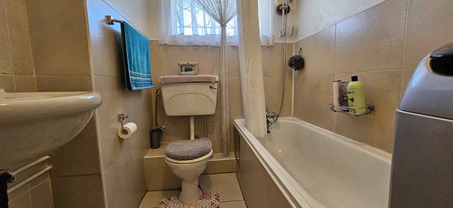 2 Bedroom Property for Sale in Three Rivers Proper Gauteng