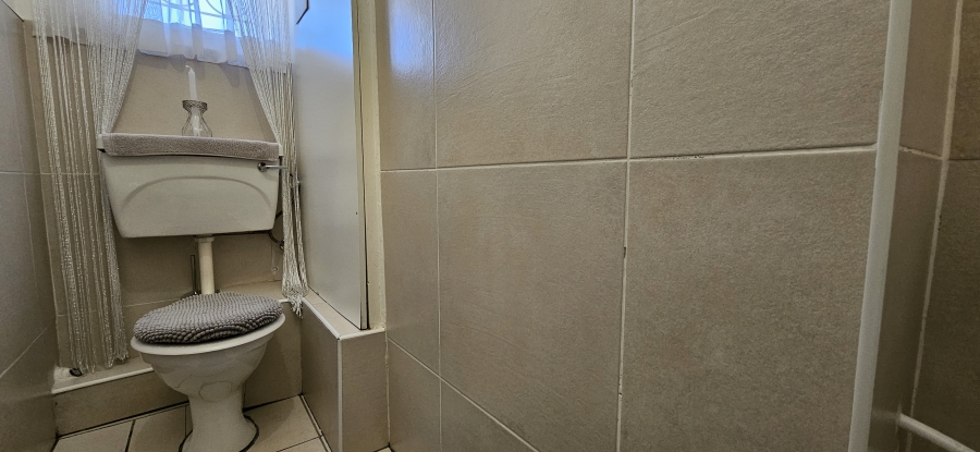 2 Bedroom Property for Sale in Three Rivers Proper Gauteng