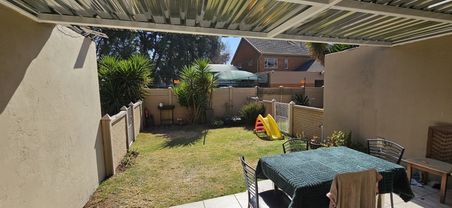 2 Bedroom Property for Sale in Three Rivers Proper Gauteng