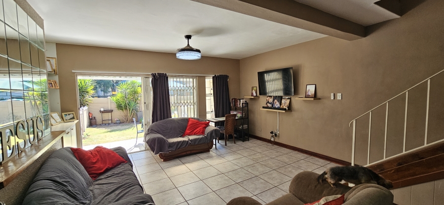 2 Bedroom Property for Sale in Three Rivers Proper Gauteng