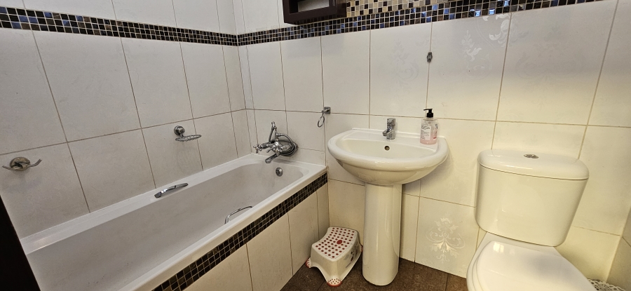 2 Bedroom Property for Sale in Three Rivers Proper Gauteng