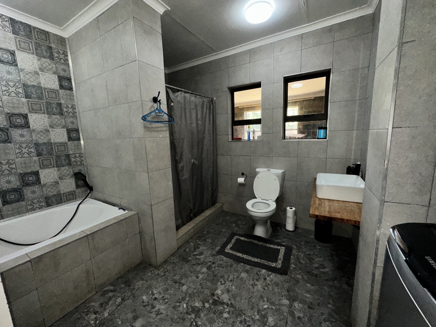 3 Bedroom Property for Sale in Tileba Gauteng