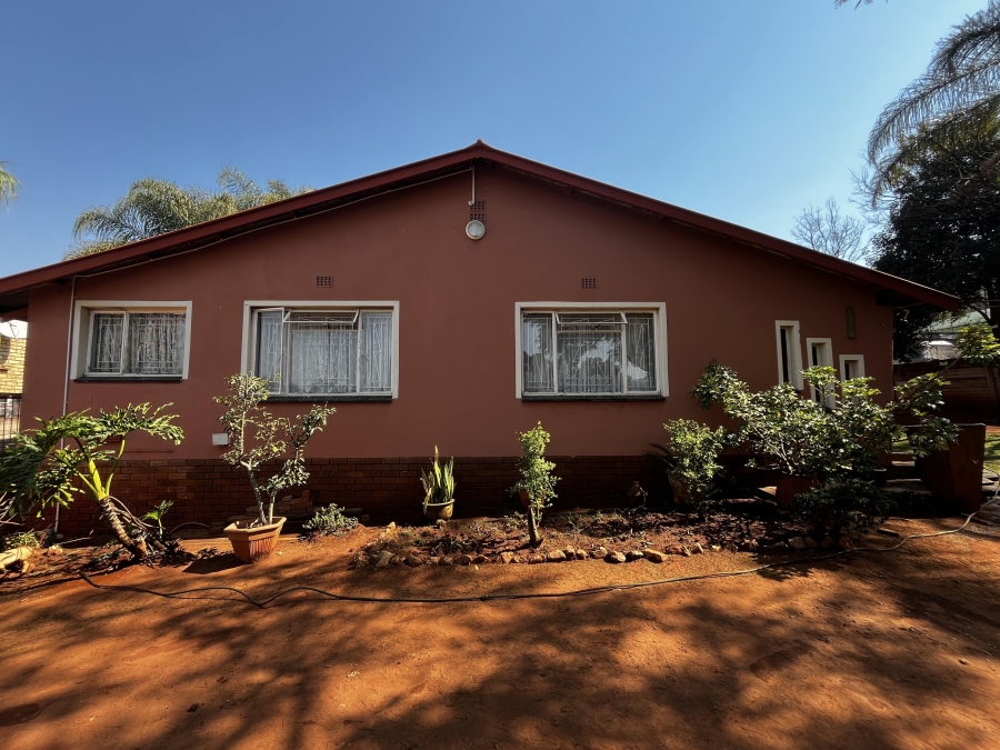 4 Bedroom Property for Sale in Mountain View Gauteng