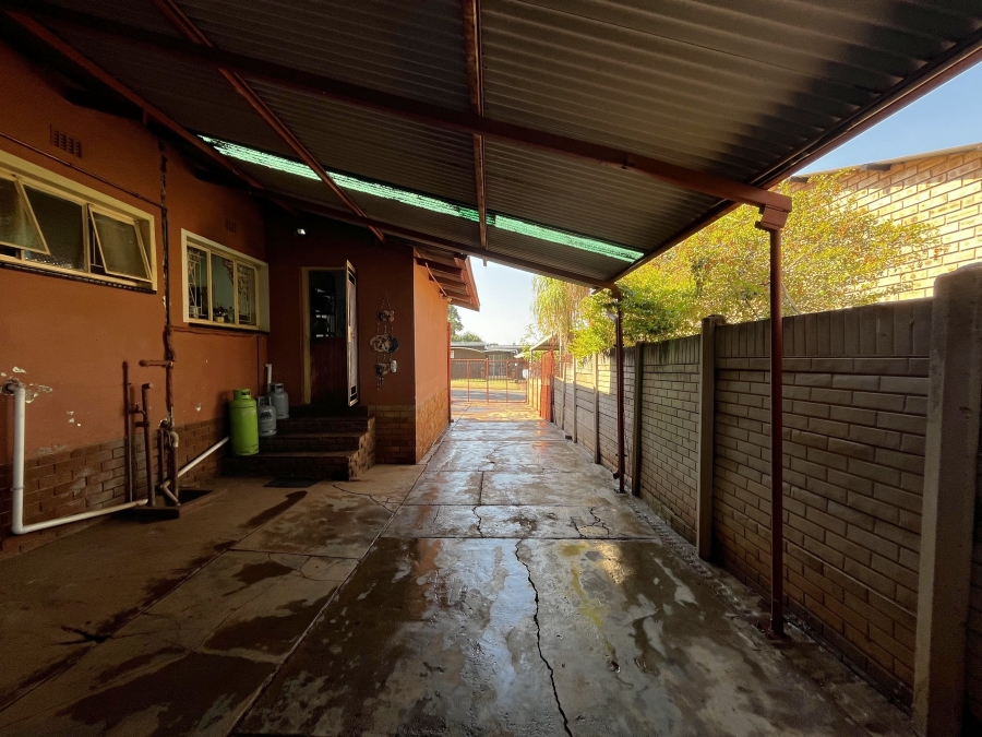 4 Bedroom Property for Sale in Mountain View Gauteng