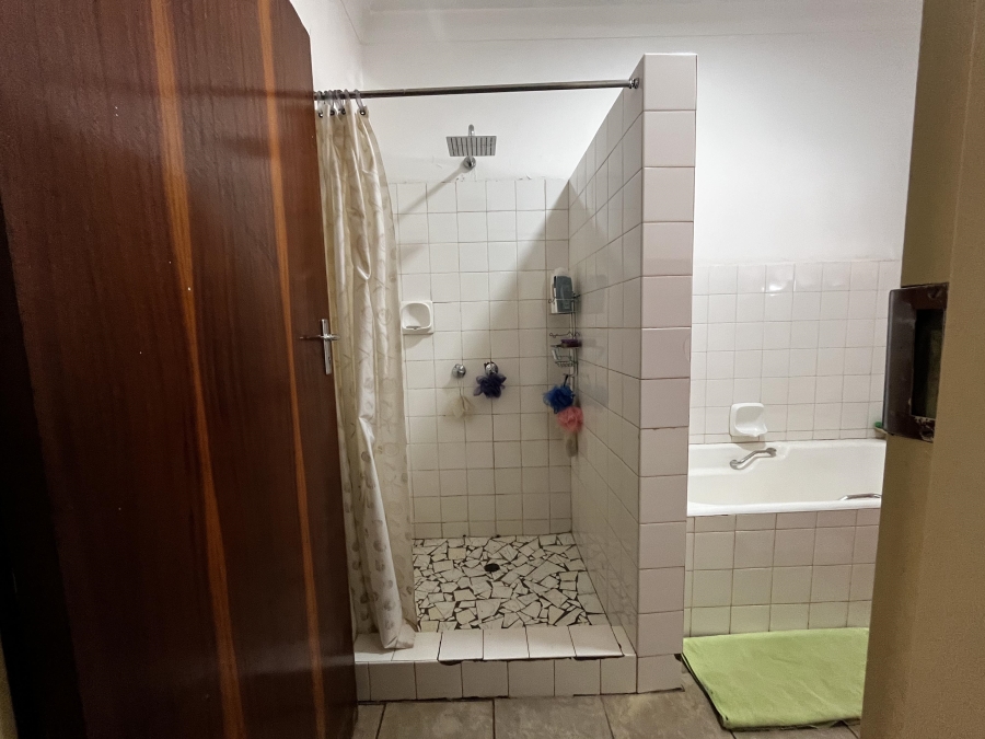 4 Bedroom Property for Sale in Mountain View Gauteng