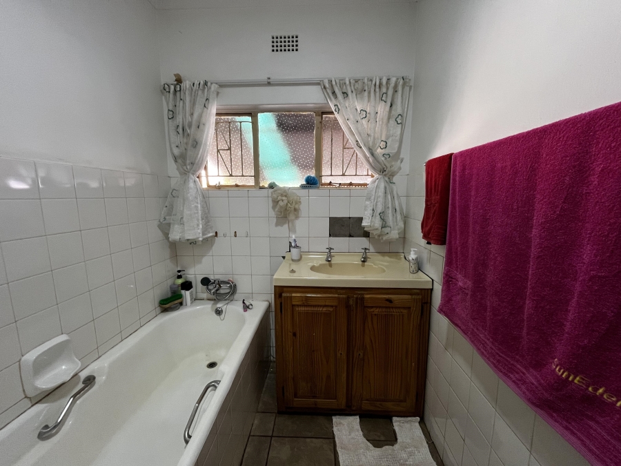 4 Bedroom Property for Sale in Mountain View Gauteng