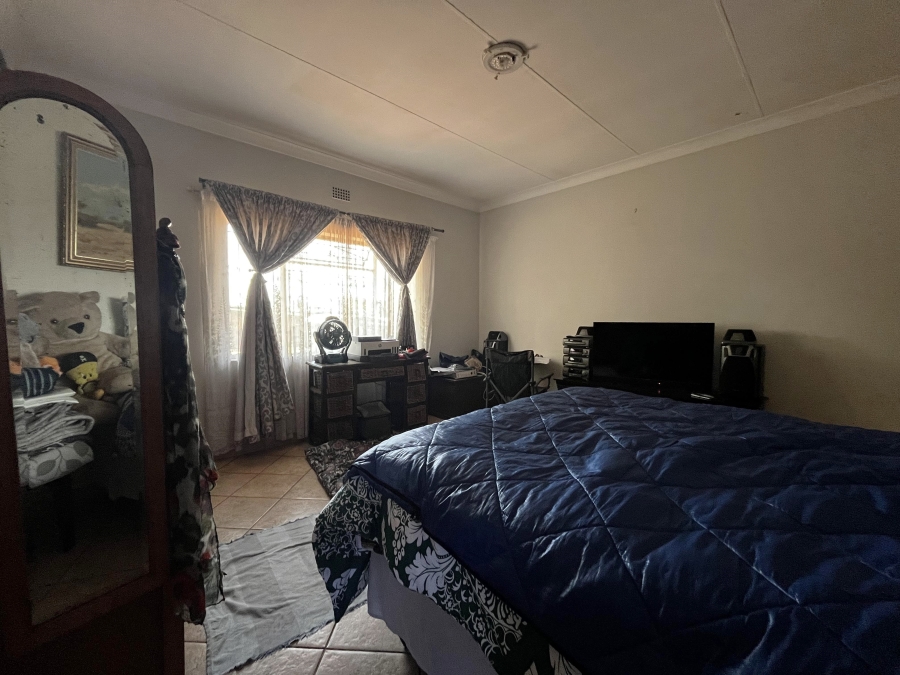 4 Bedroom Property for Sale in Mountain View Gauteng