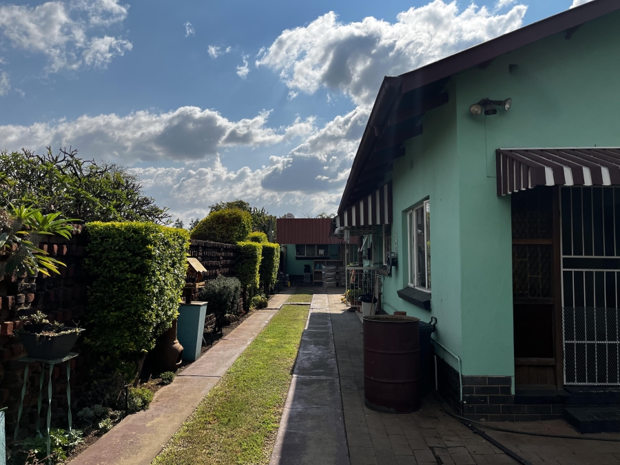 4 Bedroom Property for Sale in Les Marais Gauteng
