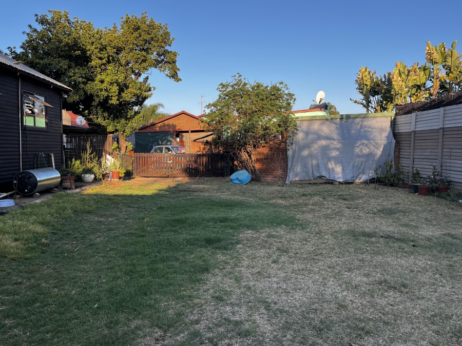 4 Bedroom Property for Sale in Les Marais Gauteng