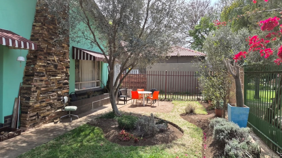 4 Bedroom Property for Sale in Les Marais Gauteng