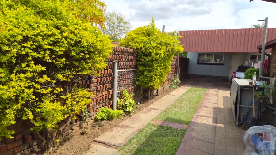 4 Bedroom Property for Sale in Les Marais Gauteng