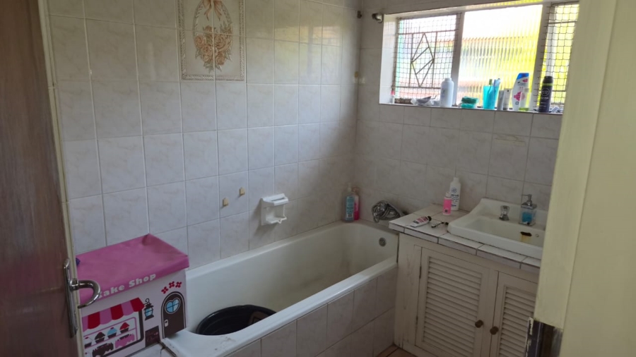 4 Bedroom Property for Sale in Les Marais Gauteng