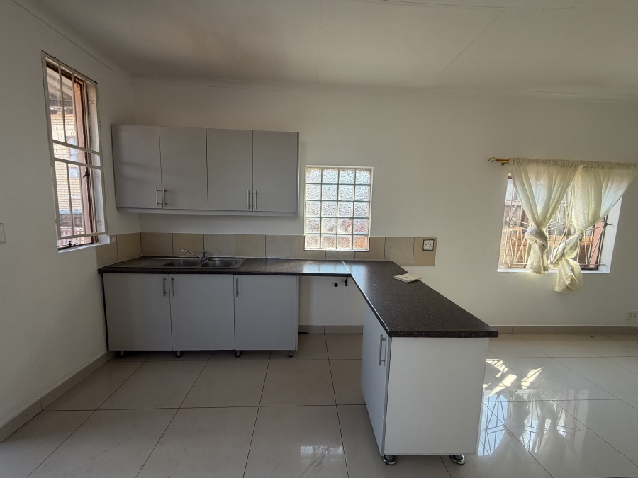 To Let 2 Bedroom Property for Rent in Erasmia Gauteng