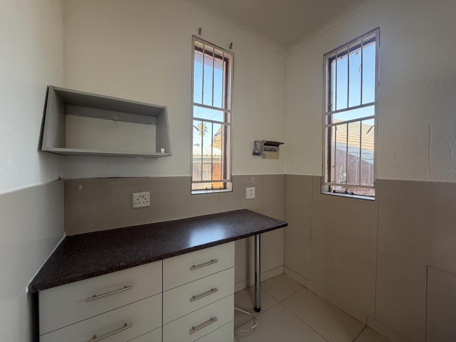 To Let 2 Bedroom Property for Rent in Erasmia Gauteng