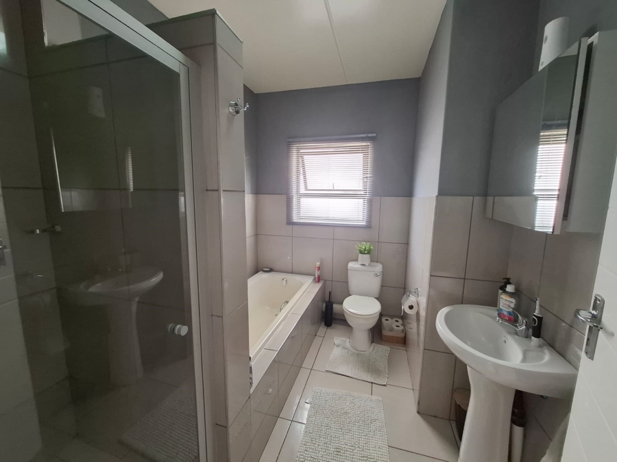 2 Bedroom Property for Sale in Brentwood Park AH Gauteng