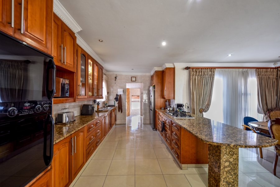 10 Bedroom Property for Sale in Waterkloof Ridge Gauteng