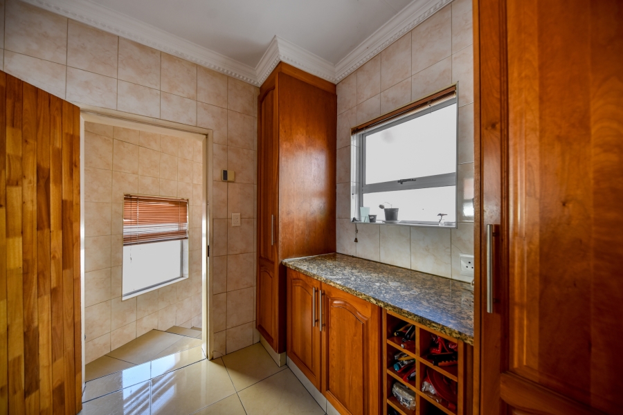 10 Bedroom Property for Sale in Waterkloof Ridge Gauteng