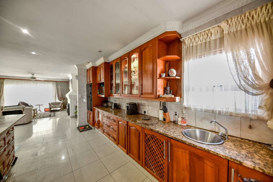 10 Bedroom Property for Sale in Waterkloof Ridge Gauteng