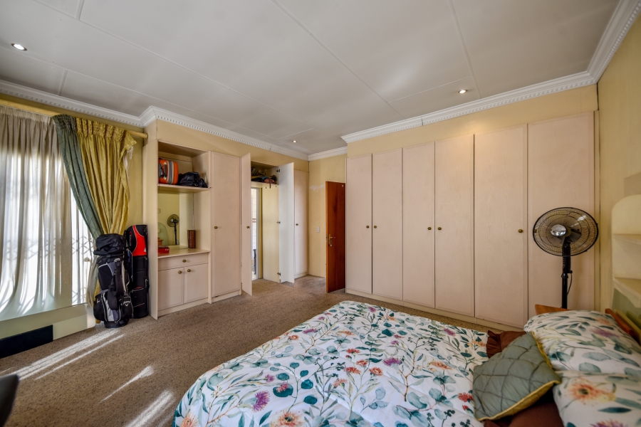 10 Bedroom Property for Sale in Waterkloof Ridge Gauteng