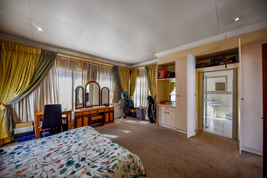 10 Bedroom Property for Sale in Waterkloof Ridge Gauteng