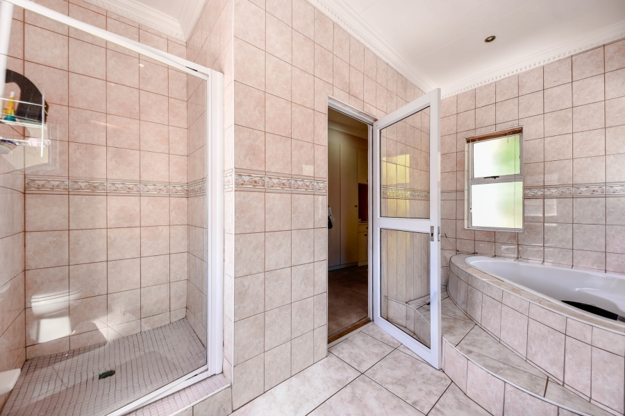 10 Bedroom Property for Sale in Waterkloof Ridge Gauteng