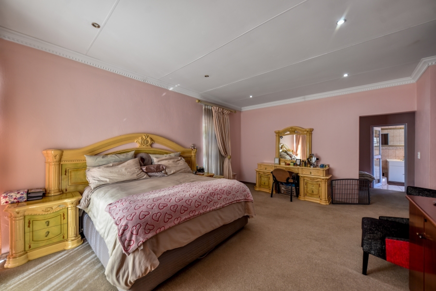 10 Bedroom Property for Sale in Waterkloof Ridge Gauteng