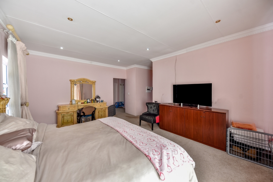 10 Bedroom Property for Sale in Waterkloof Ridge Gauteng
