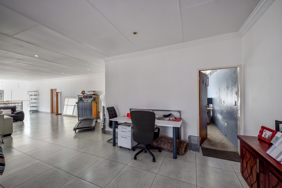 10 Bedroom Property for Sale in Waterkloof Ridge Gauteng