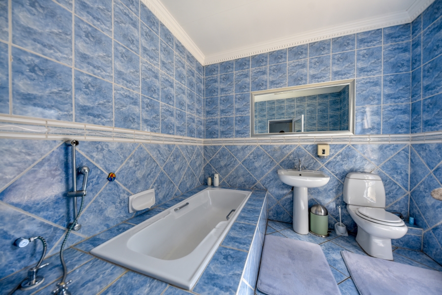 10 Bedroom Property for Sale in Waterkloof Ridge Gauteng