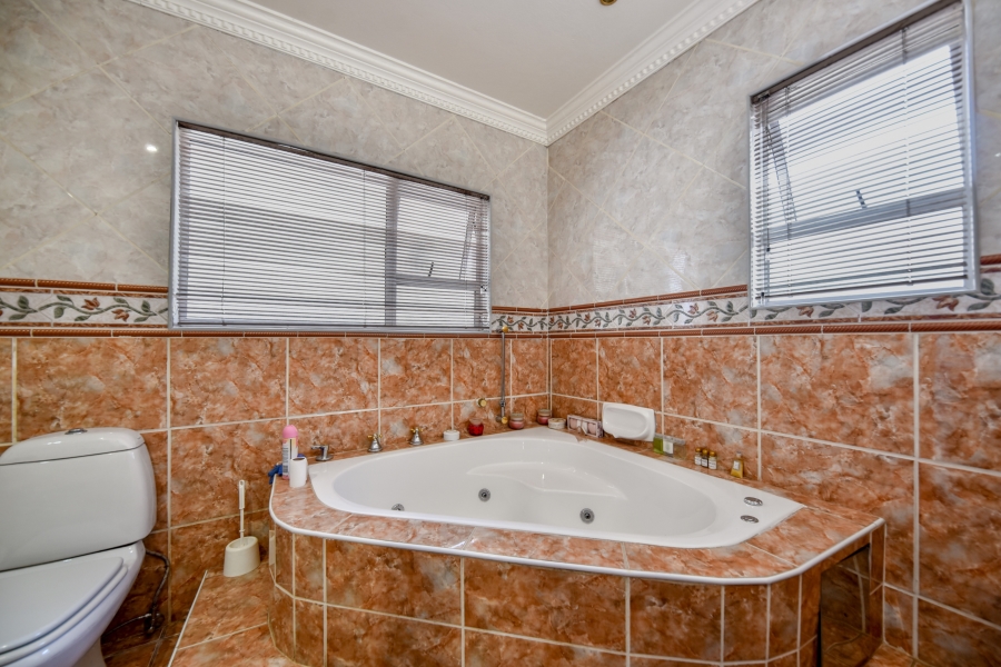 10 Bedroom Property for Sale in Waterkloof Ridge Gauteng