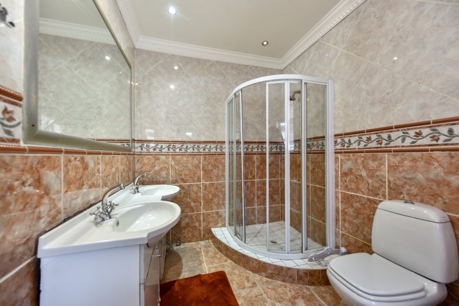 10 Bedroom Property for Sale in Waterkloof Ridge Gauteng