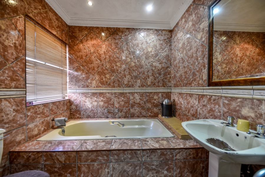10 Bedroom Property for Sale in Waterkloof Ridge Gauteng