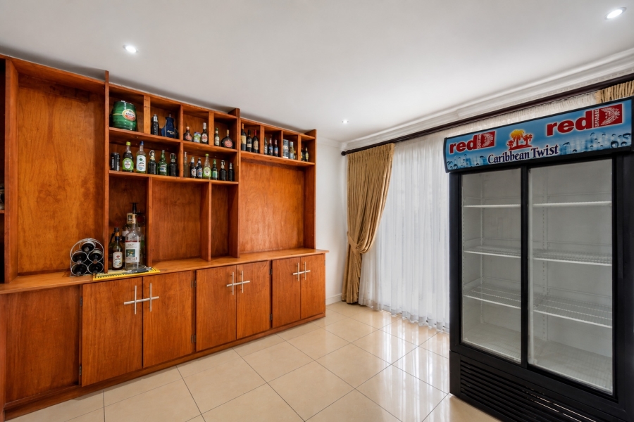 10 Bedroom Property for Sale in Waterkloof Ridge Gauteng