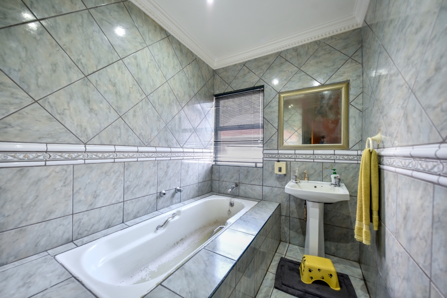 10 Bedroom Property for Sale in Waterkloof Ridge Gauteng