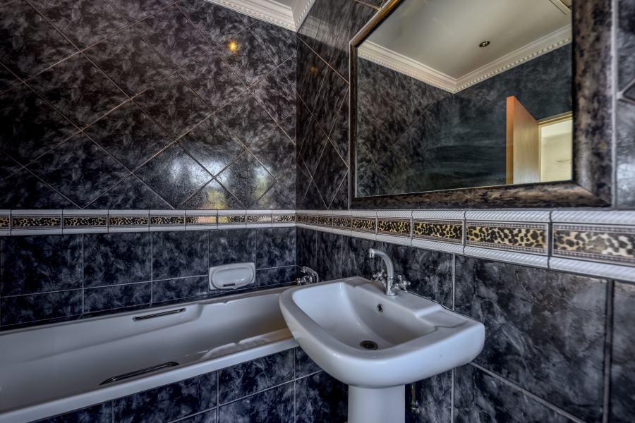 10 Bedroom Property for Sale in Waterkloof Ridge Gauteng