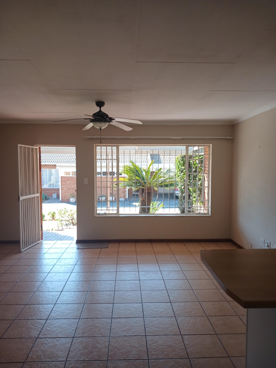 3 Bedroom Property for Sale in Die Hoewes Gauteng