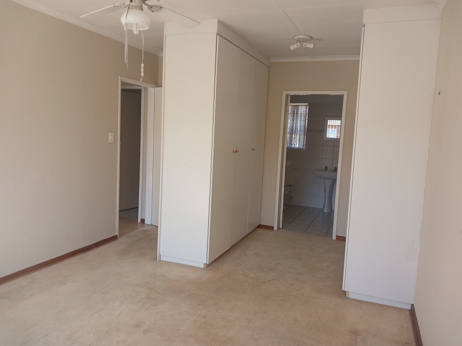 3 Bedroom Property for Sale in Die Hoewes Gauteng