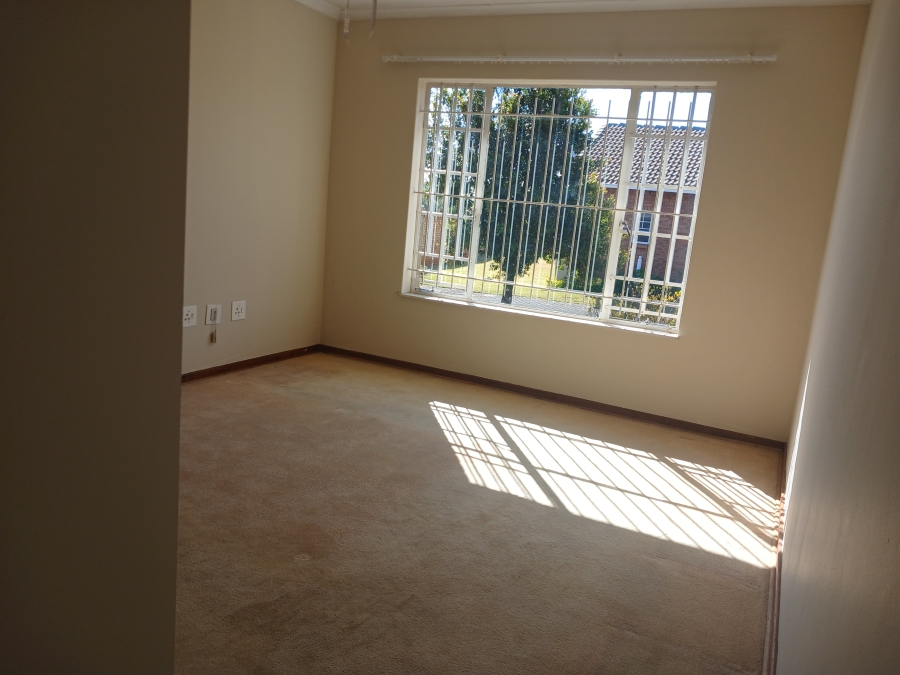 3 Bedroom Property for Sale in Die Hoewes Gauteng