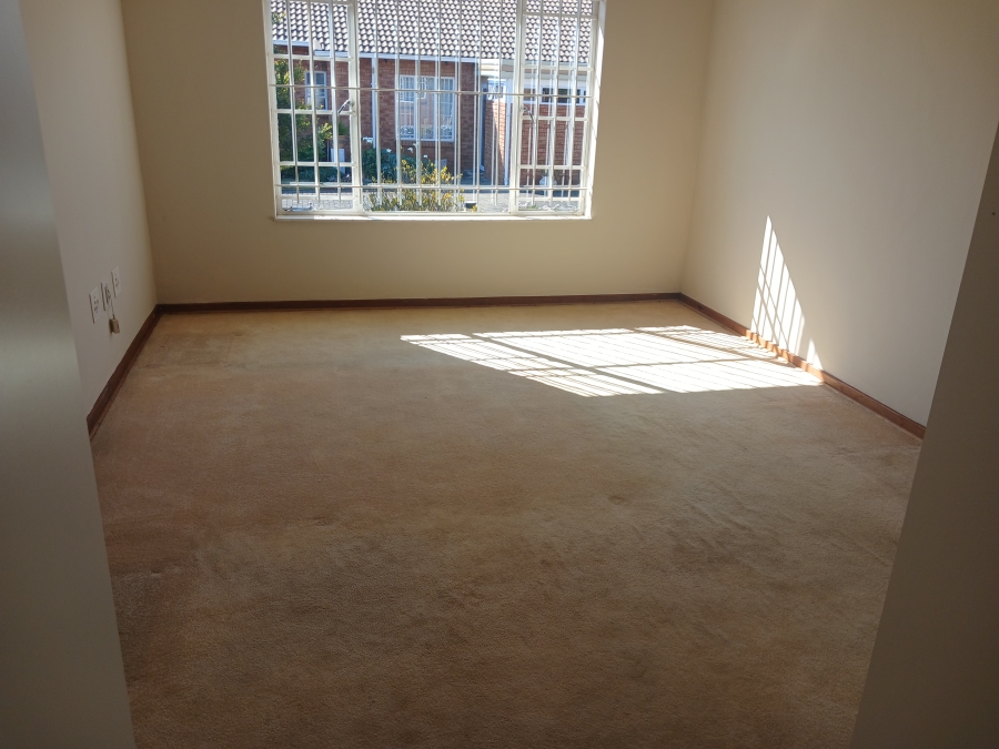 3 Bedroom Property for Sale in Die Hoewes Gauteng