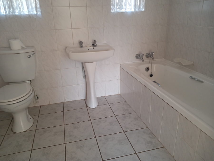 3 Bedroom Property for Sale in Die Hoewes Gauteng