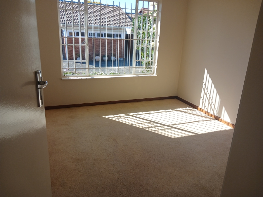 3 Bedroom Property for Sale in Die Hoewes Gauteng