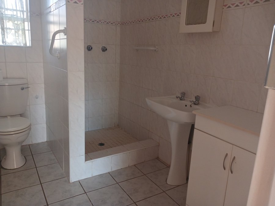 3 Bedroom Property for Sale in Die Hoewes Gauteng