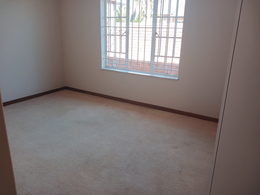 3 Bedroom Property for Sale in Die Hoewes Gauteng