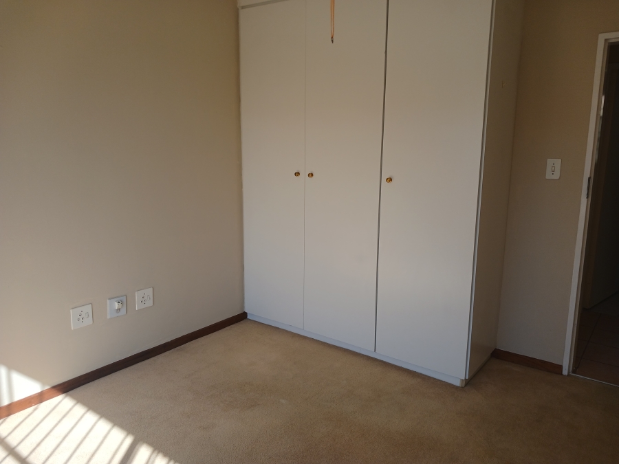 3 Bedroom Property for Sale in Die Hoewes Gauteng