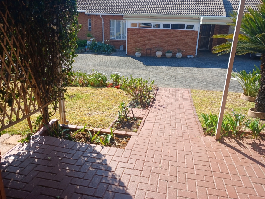 3 Bedroom Property for Sale in Die Hoewes Gauteng
